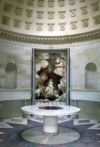 1785年に建てられたロタンダとレイネ修道院の洞窟 作： Jean Thevenin